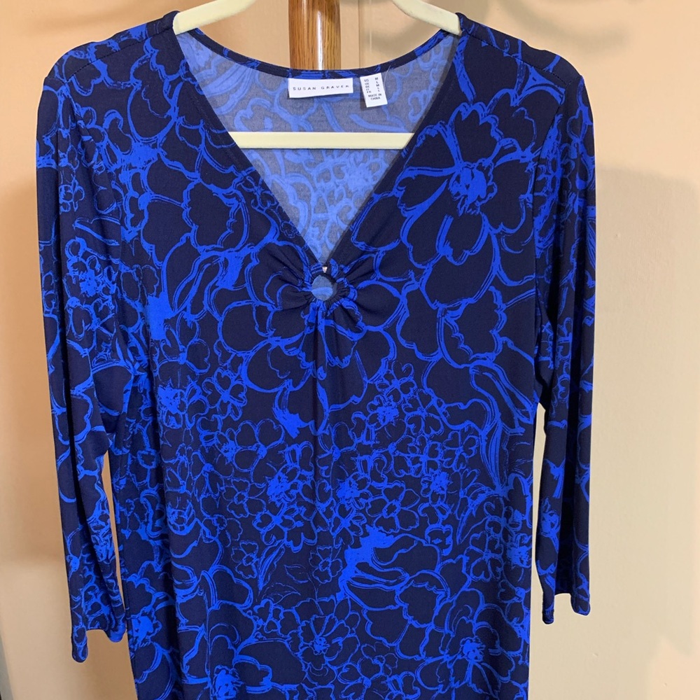 Beautiful Susan Graver Adult M Blue Floral Blouse